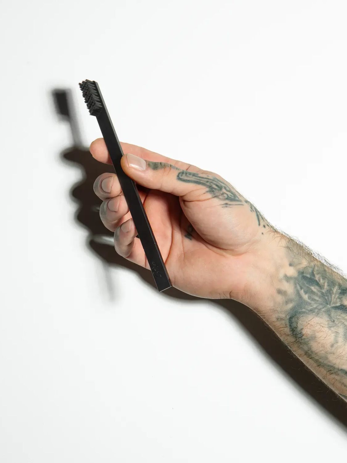 Apriori Medium Toothbrush Midnight Black