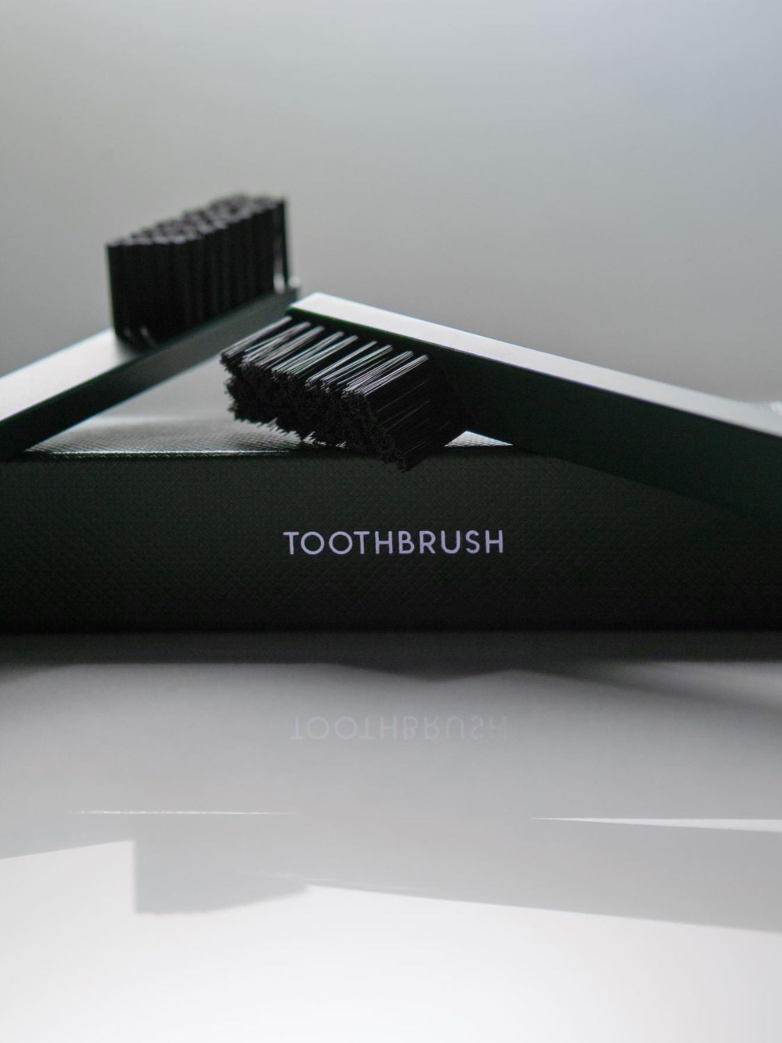 Apriori Medium Toothbrush Midnight Black