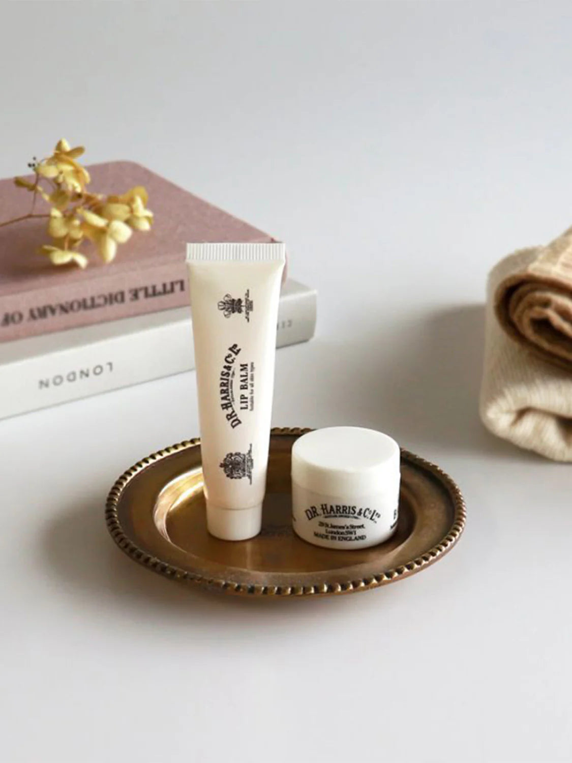 Ενυδατικό Βάλσαμο Χειλιών D R Harris Lip Balm