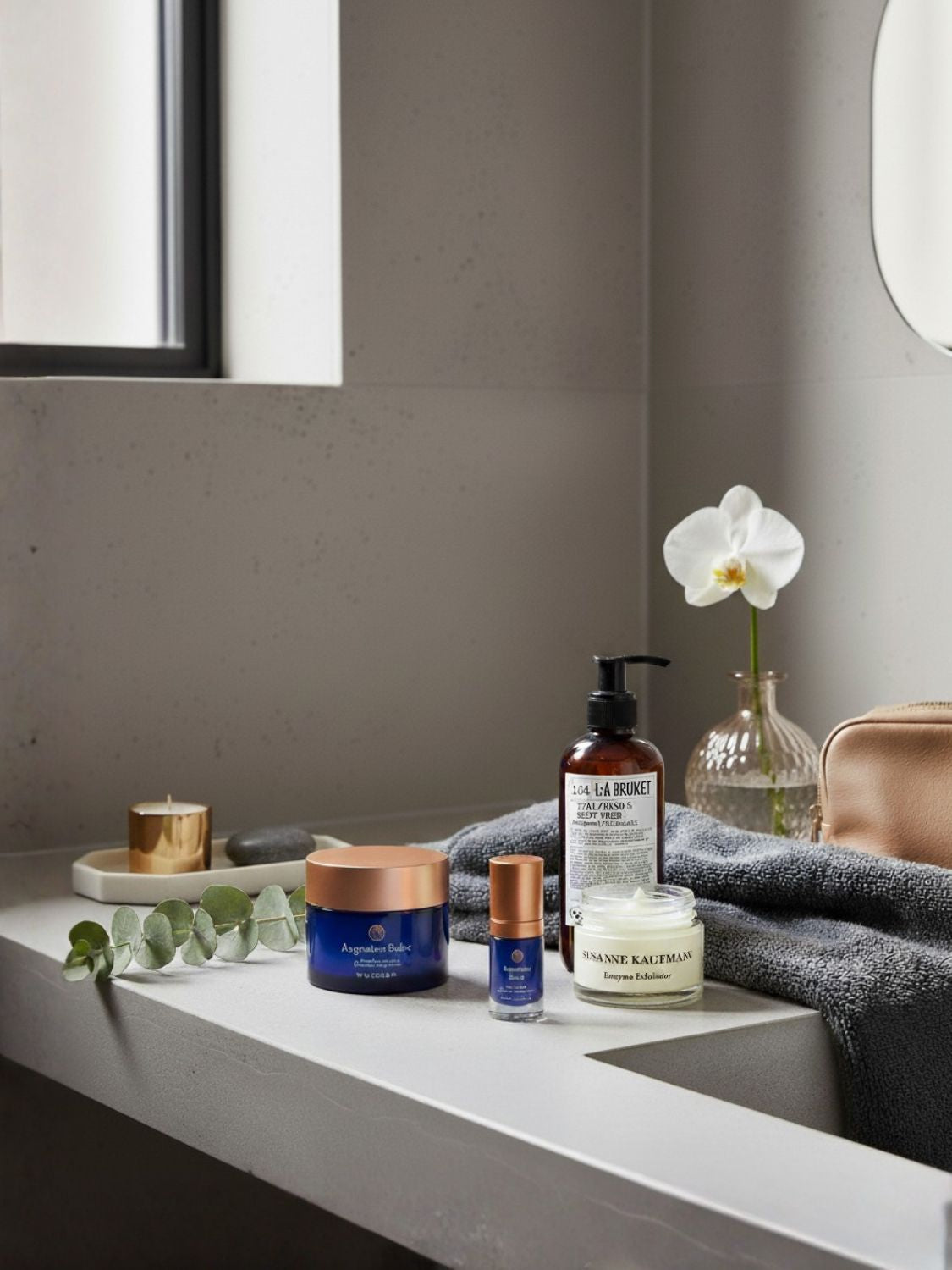 The Re-Usable Red Hay Hamper – Four Items Included