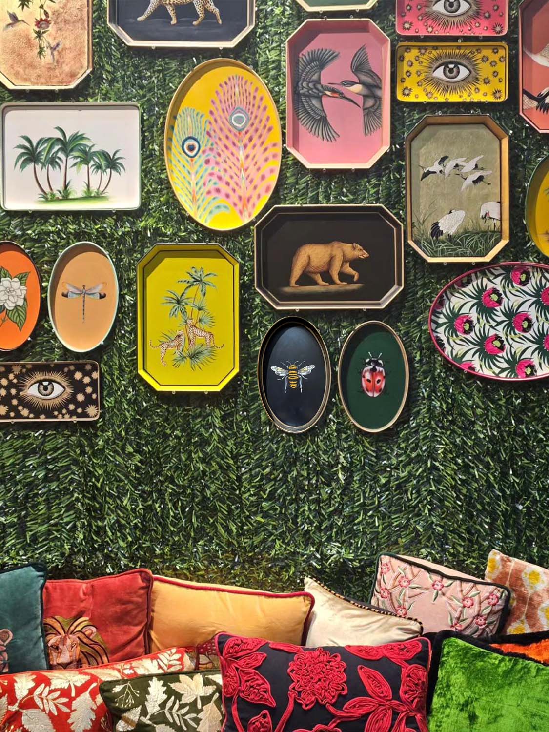 Les Ottomans Bumble Bee Hand-Painted Iron Tray