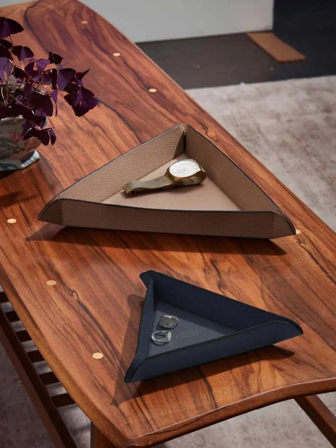 Smythson Panama Cross-Grain Leather Triangle Trinket Tray Navy | E