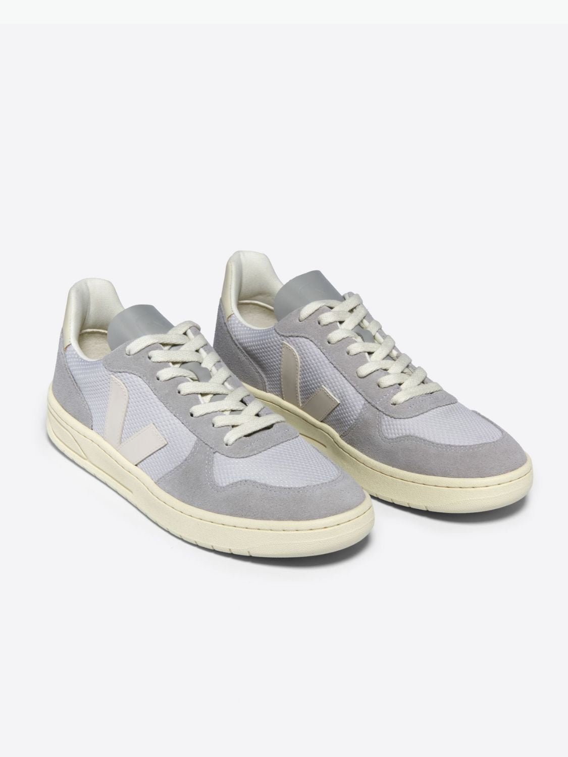 Veja V-10 Alveomesh Light Grey Pierre