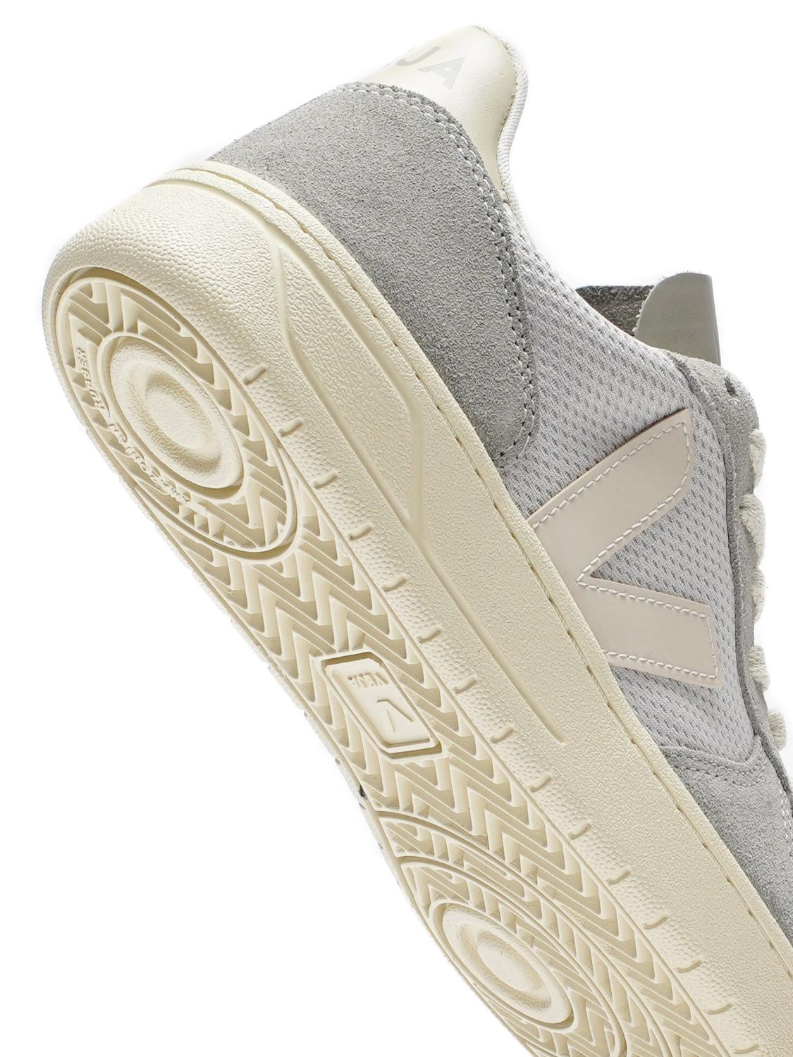 Veja V-10 Alveomesh Light Grey Pierre