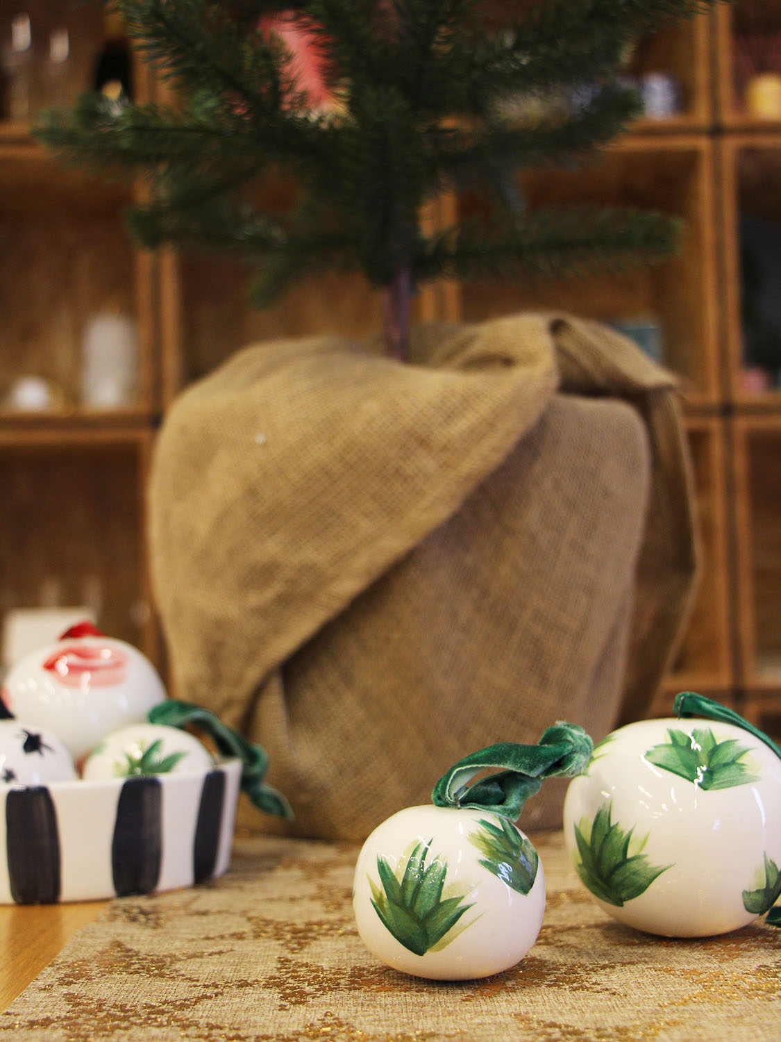 Rhea Kalo Christmas Ceramic Ball Plants Medium