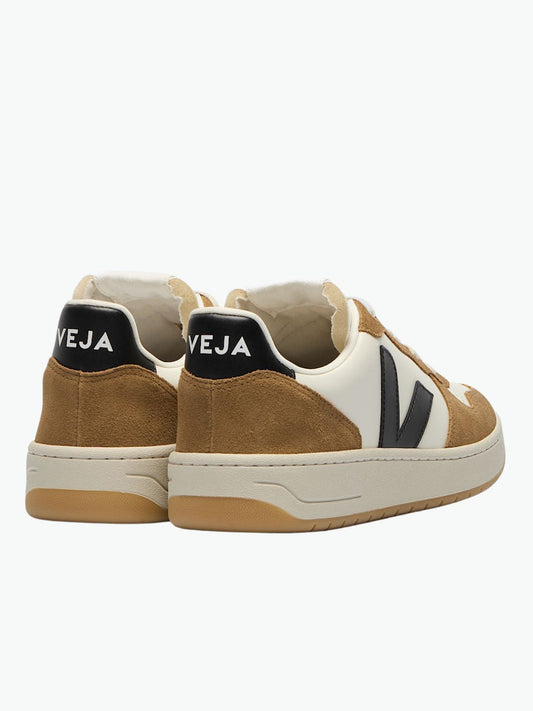 Veja V-10 Leather Pure Black Tent